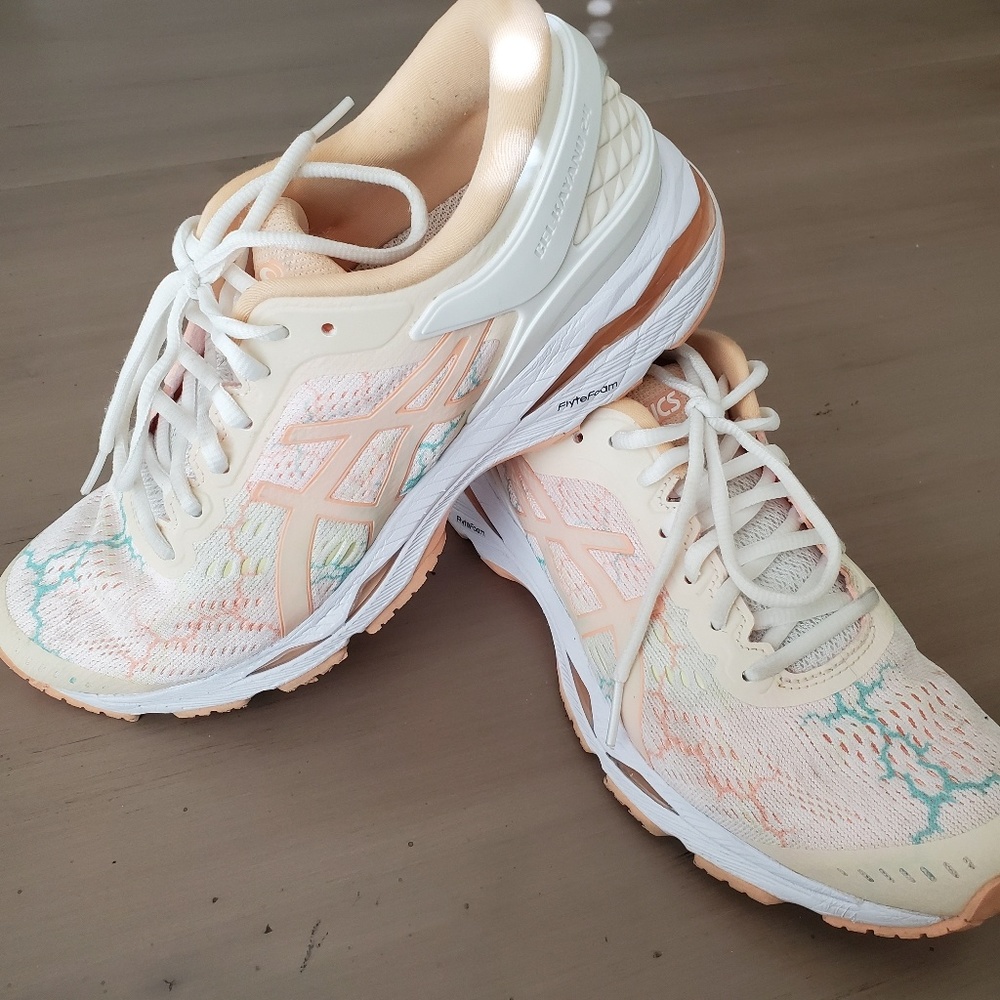 **SOLD** Asics Gel Kayano 24